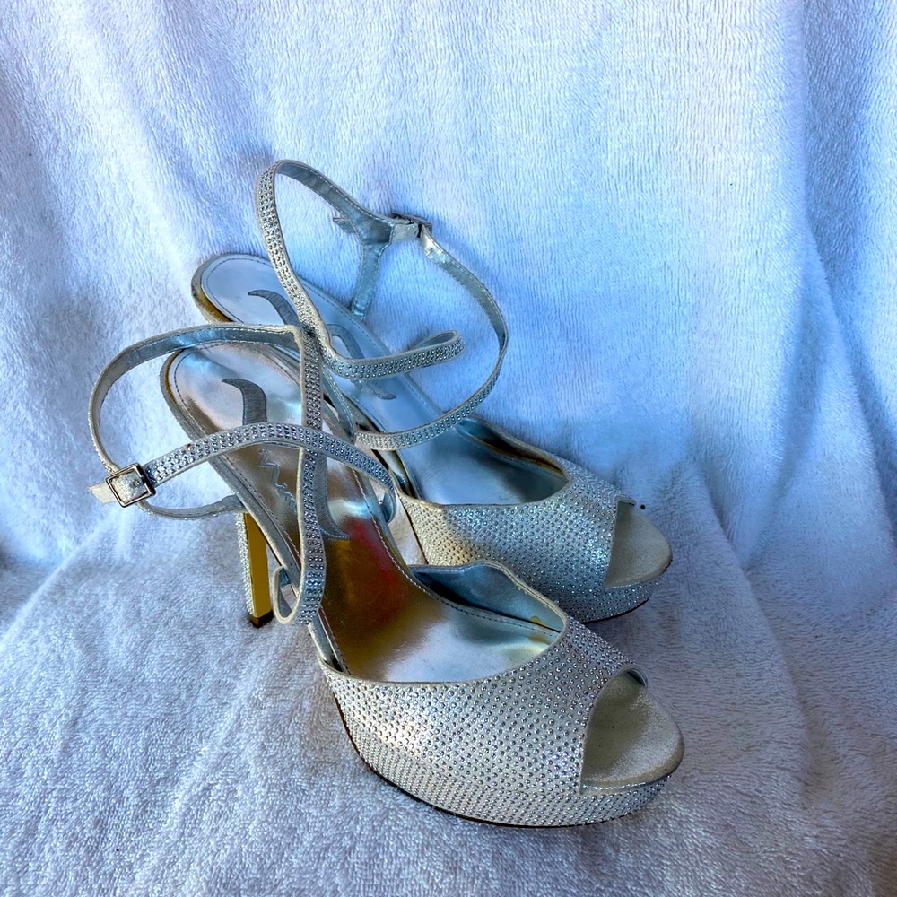 8 1/2 silver sparkle formal shoes